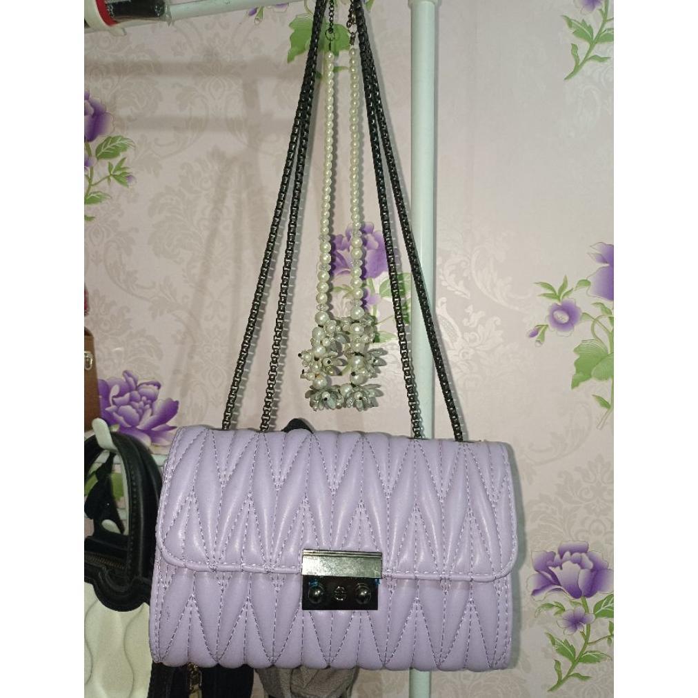 Preloved Lilac Bag / Tas wanita warna lilac  / Rantai dan pengait warna hitam