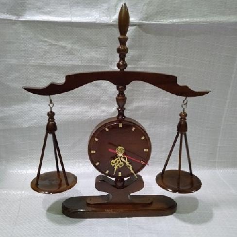 Hiasan Meja Jam Meja Kayu Jati Model Jam Timbangan Antik dan Unik