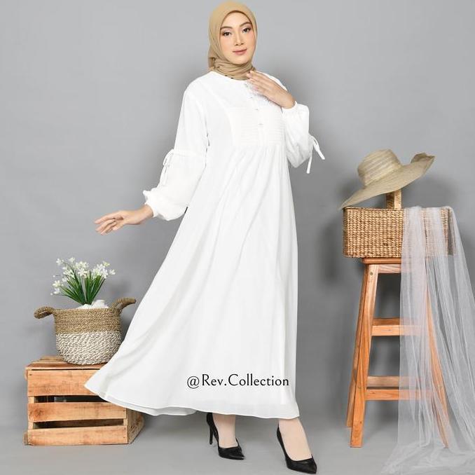 Gamis Umroh Wanita Bahan Ceruty Putih Tulang Dengan Brukat Lengan Balon Aksen Pita