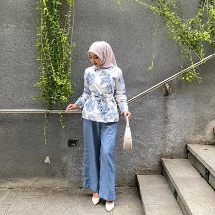 DISKON BATIK TRUSMI ATASAN WANITA BLOUSE BATIK MOTIF MEGA MENDUNG BUMI OBI MOP BIRU