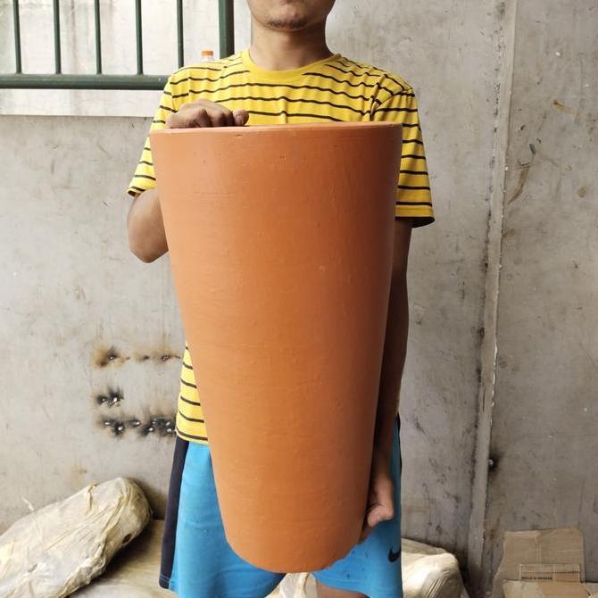 pot gerabah tirus motif, pot tinggi ukir, pot dekorasi, vas bunga