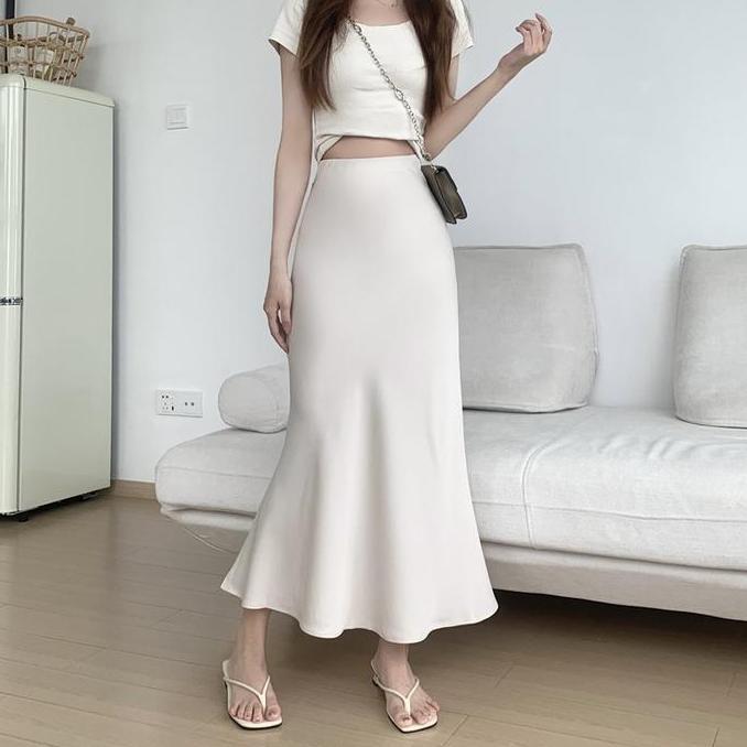 Sssuper Rok Midi Satin Mewah Dengan Pinggang Tinggi Dan Model Duyung Yang Seksi KS