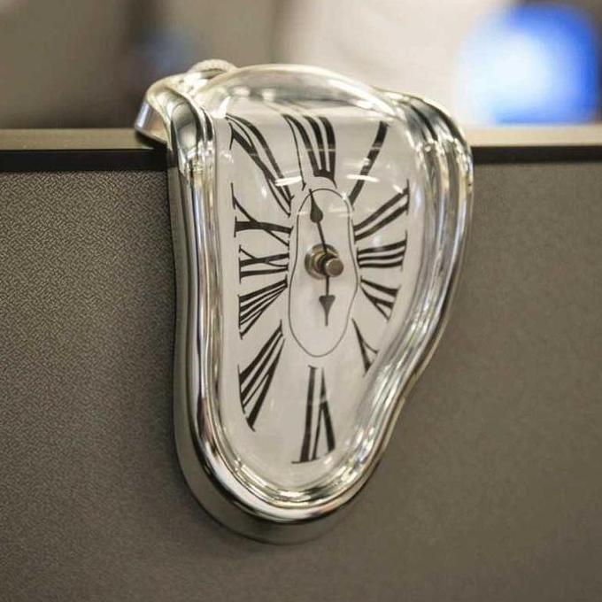 Promo Jam Dinding Hias Quartz Model Meleleh Clock Surrealism Dali Style Cod