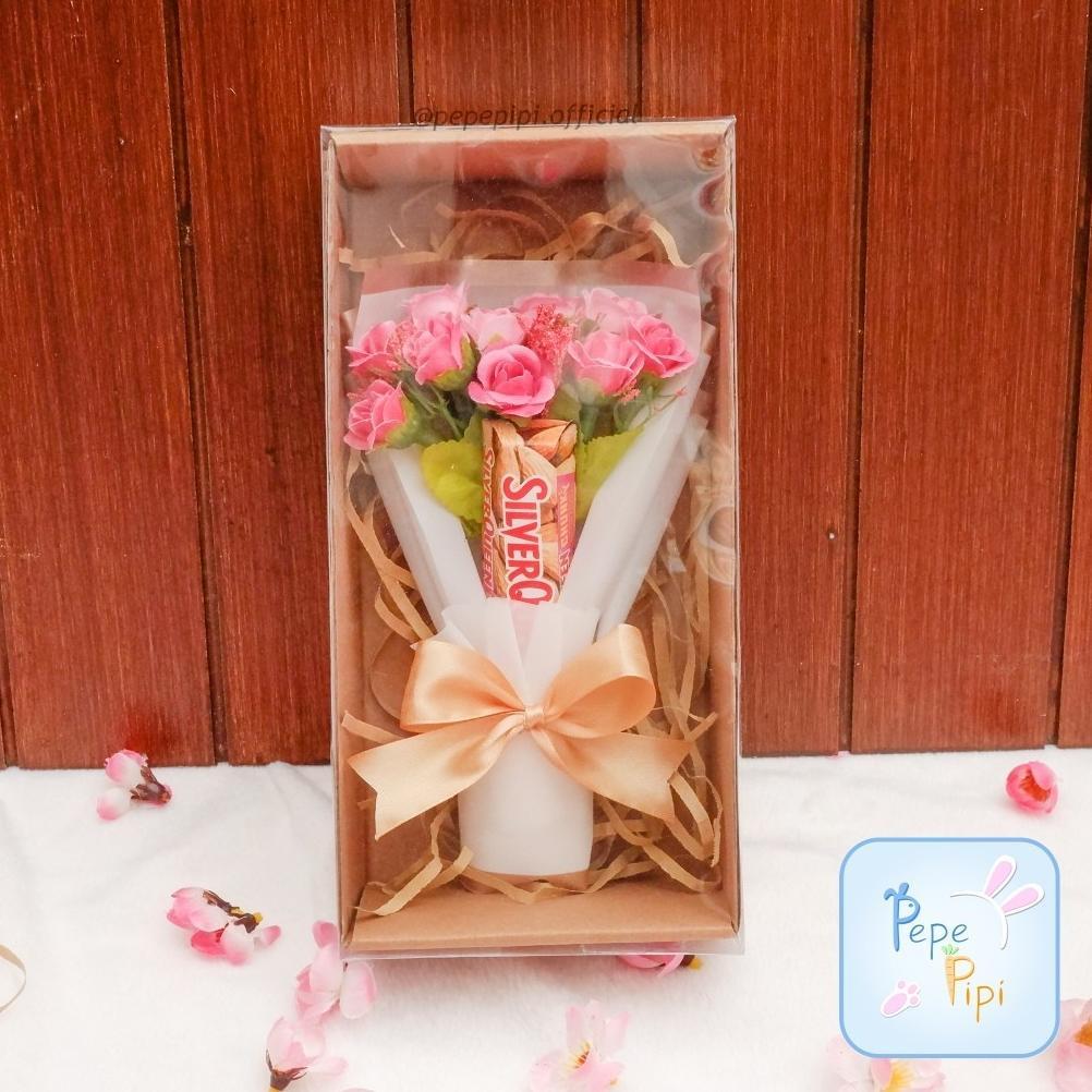 Um57 Buket bunga coklat dan boneka beruang FREE CARD box hadiah sweet flower box / mini bouquet buke