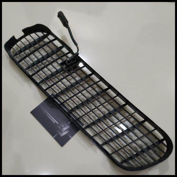 BEST DEAL ORIGINAL BMW X5 E53 GRILL KISI UDARA KANAN KAP MESIN 8402670 