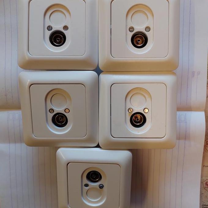 BERKER socket outlet stop kontak TV putih gading..stock/type lama