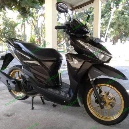 Emblem Logo Timbul Vario 150 Chrome