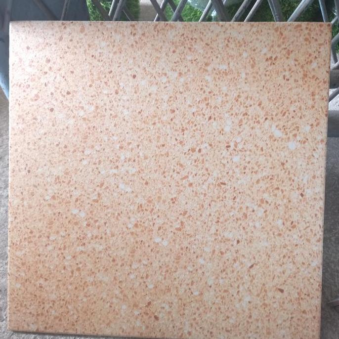 KERAMIK 40X40 CREAM MATT / DOFF CREAM