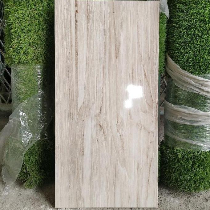 KERAMIK DINDING 30X60 GLOSSY MOTIF URAT KAYU MUDA