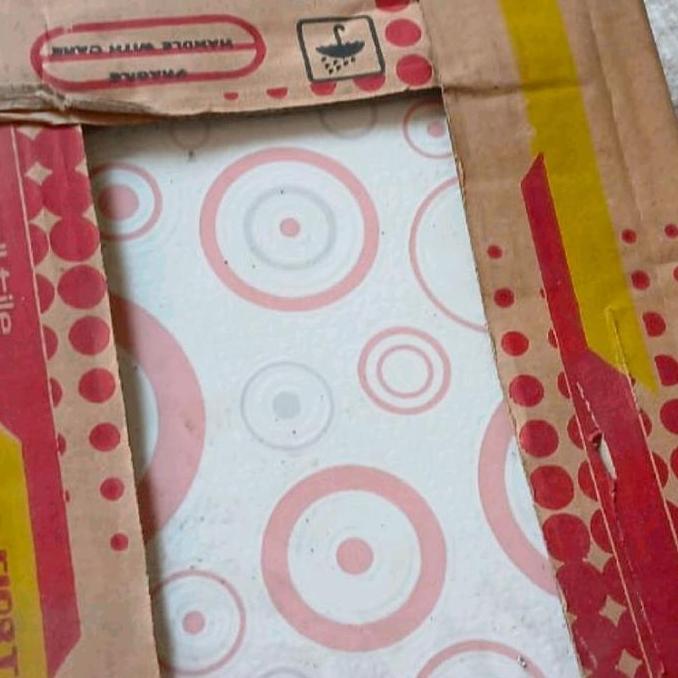 KERAMIK DINDING 20X25 GLOSSY PINK SALUR