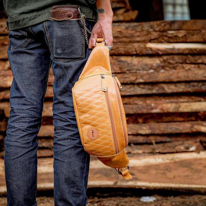 D'RUSSA Kiowa Beast Diamond-Tas Selempang Pria Kulit Sapi Asli