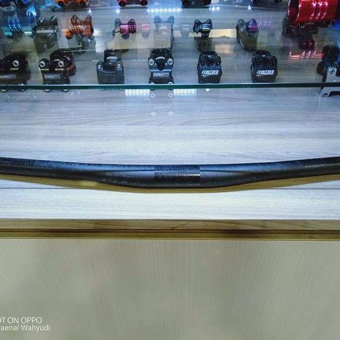 Promo Token handlebar Carbon flat 31.8mm 780mm Black Diskon