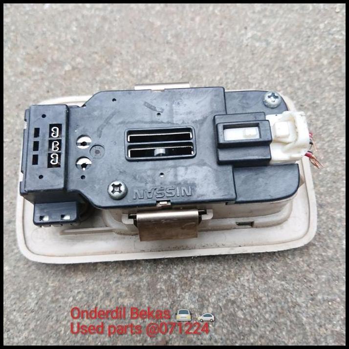 TERLARIS LAMPU TENGAH INTERIOR NISSAN SERENA C24 
