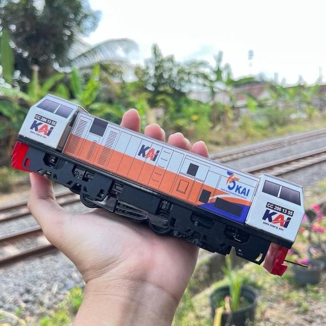 Miniatur Kereta Api Lokomotif cc206 FULL AKRILIK Mesin bisa jalan RDN