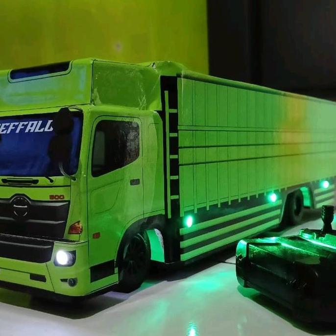 Miniatur Truk Tronton Fino Remot RC Pengendali Jarak Jauh Mobil Roda Remot Control Lampu Kado Sports