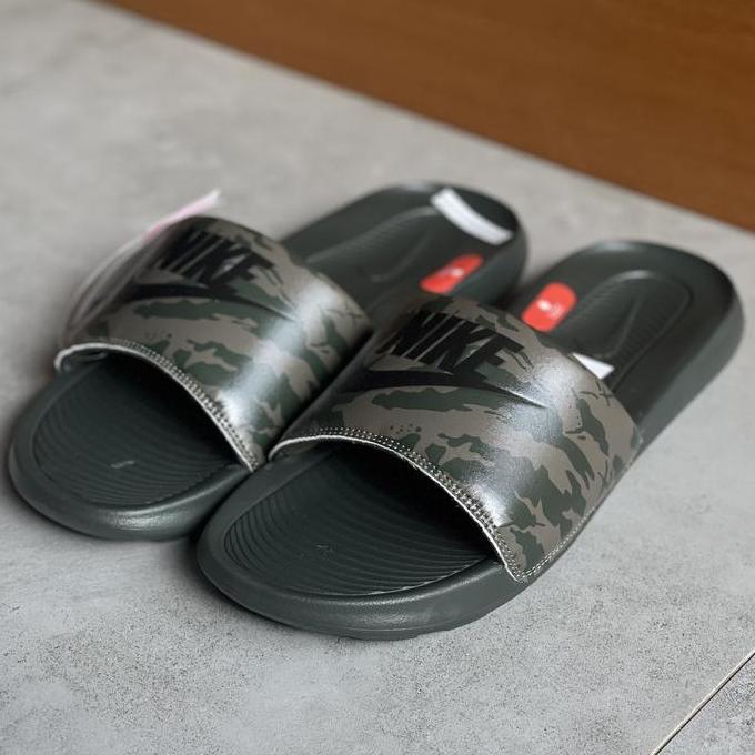 New  NIKE VICTORI ONE SLIDE PRINT SENDAL SANDAL SIZE 47 UKURAN BESAR BIG
