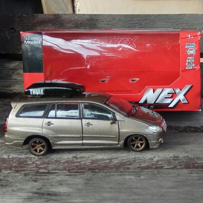 Diecast Innova Custom Skala 1/38