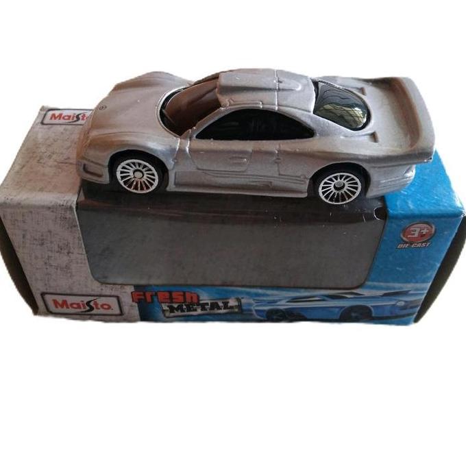 Diecast Maisto Mercedes CLK-GTR. Street Version. Dus Fresh Metal Series. Mobil