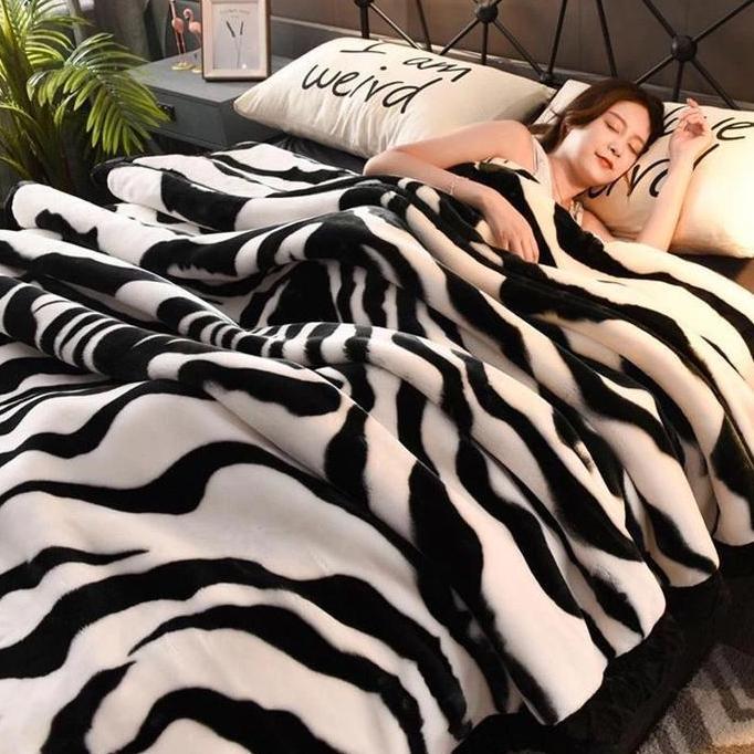 Selimut Tebal Dewasa Bulu Lembut Halus Ukuran Jumbo 200x230 Motif Keren Pinggiran Full List Berkuali