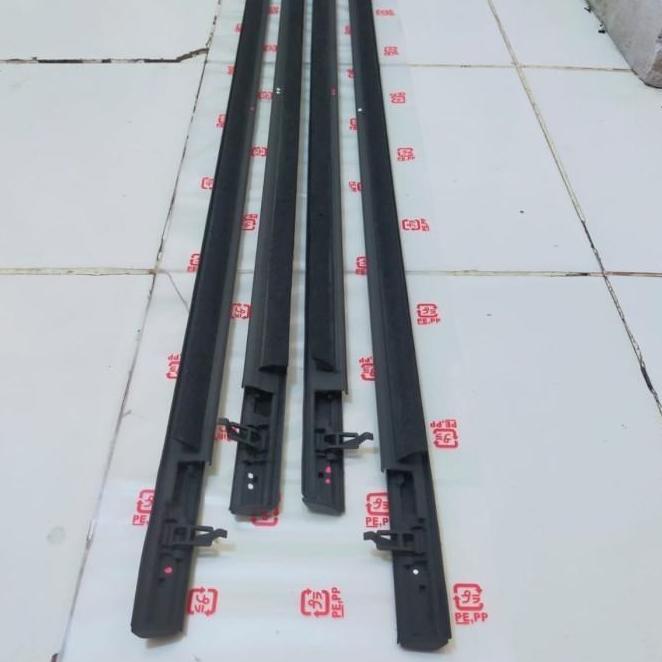 Karet Pelipit Kaca Luar Karet Kaca Luar Water Strip Honda Freed Asli