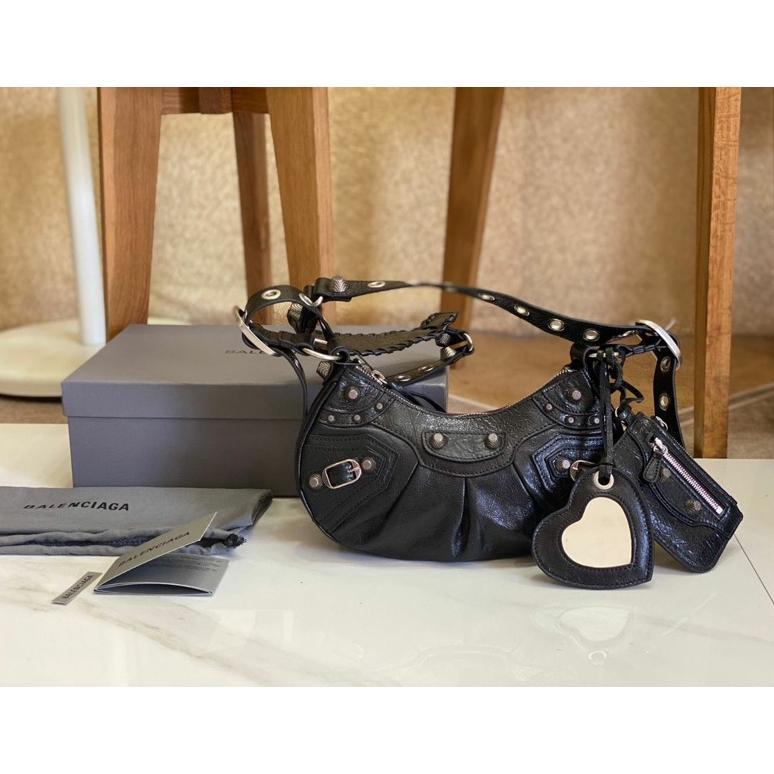 balenciaga le cagole