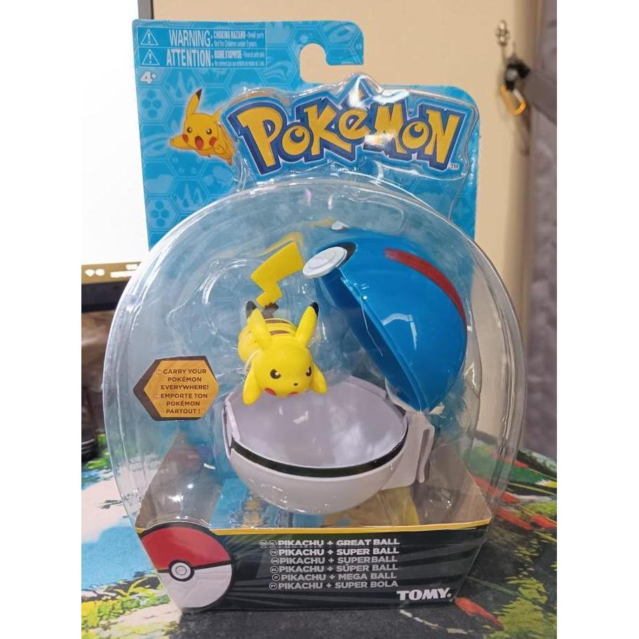 Tomy Pokemon PIKACHU + POKE BALL Action Figure