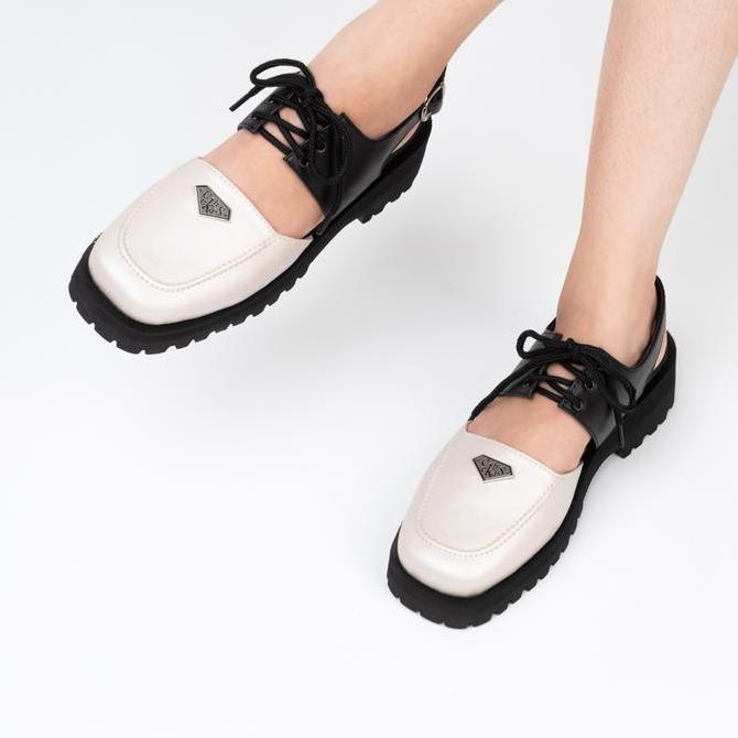 Cekhas - Nuca Silver Shoes Wanita