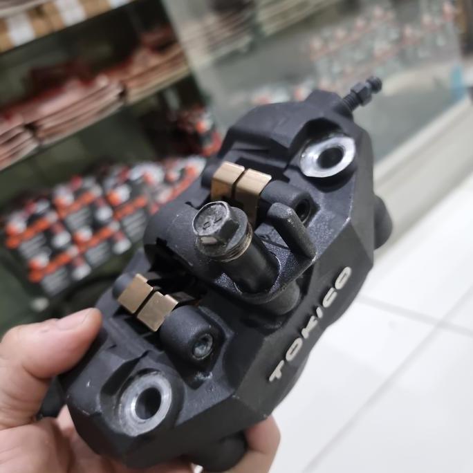 Kaliper cakram depan Tokico 4 piston kanan radial pitch 108 mm Terlaris