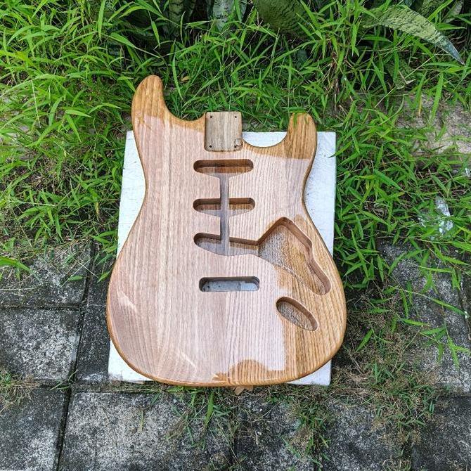 Body Gitar Fender Squier Stratocaster Ashwood Natural