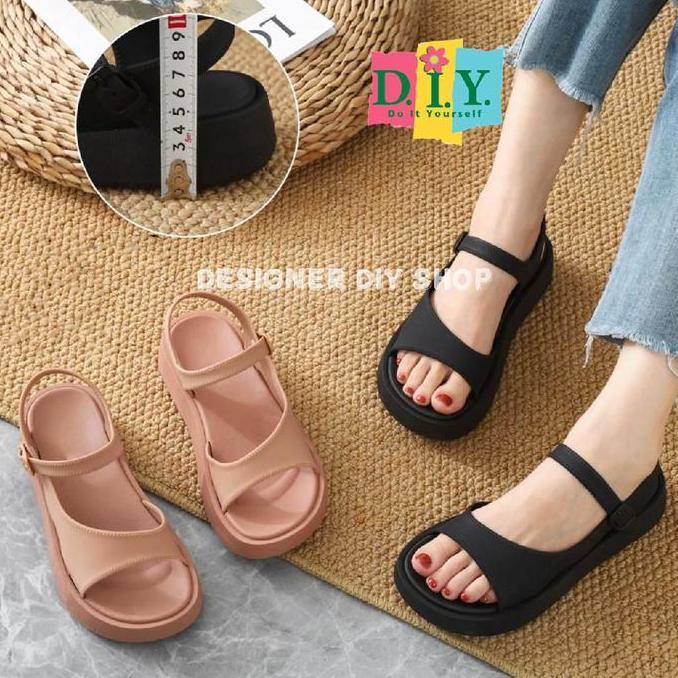 Sandal Gunung Wanita Elegan Slop Tali Jelly Empuk Karet Outdoor