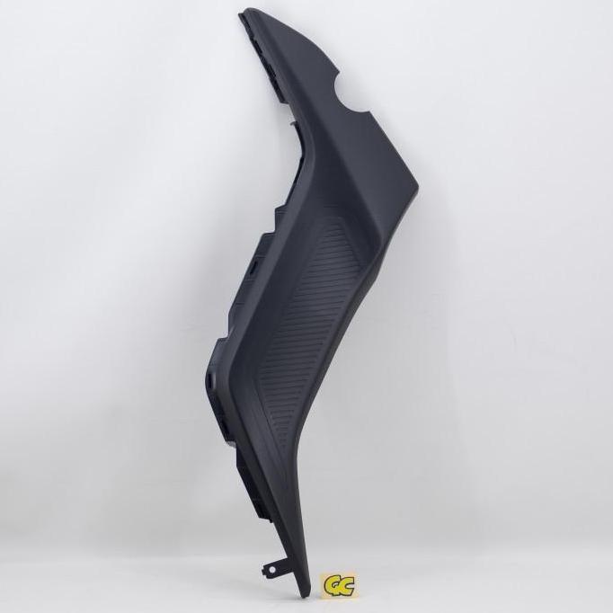 Cover Mole Sayap Depan Kanan Bawah Yamaha Gear 125