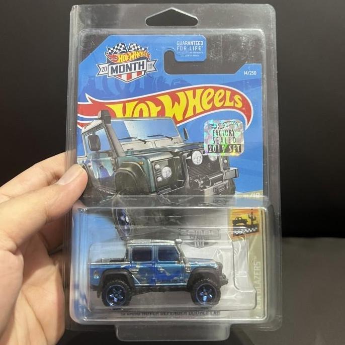 Hot Wheels '15 Land Rover Defender Double Cab Zamac Factory Sealed