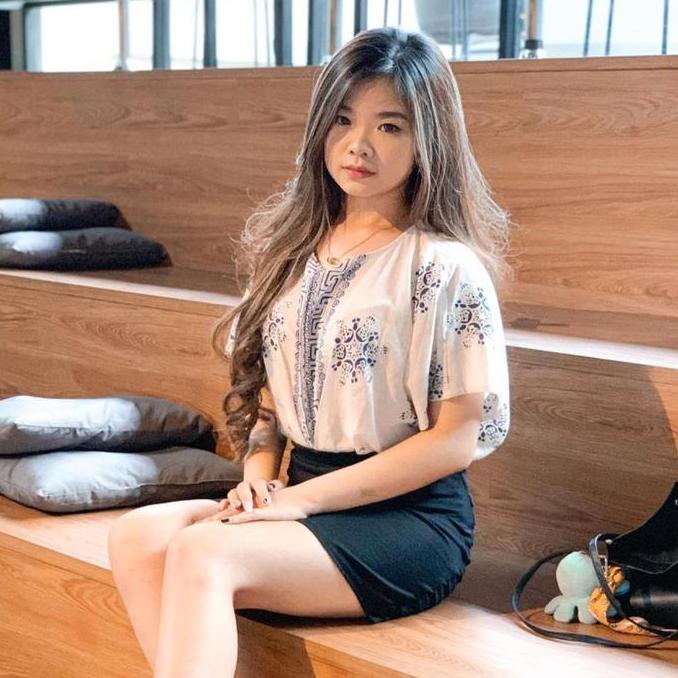 Atasan Batik Wanita. Blouse Batik putih - Snowflakes snowman