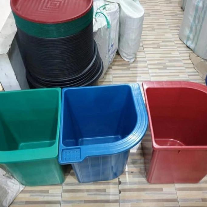 Bak Air Sudut Kamar Mandi Besar