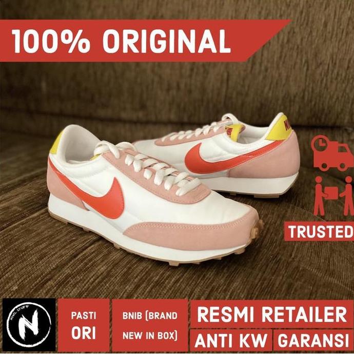 NIKE Daybreak Womens Coral Stardust Team Orange Summite White Orinal