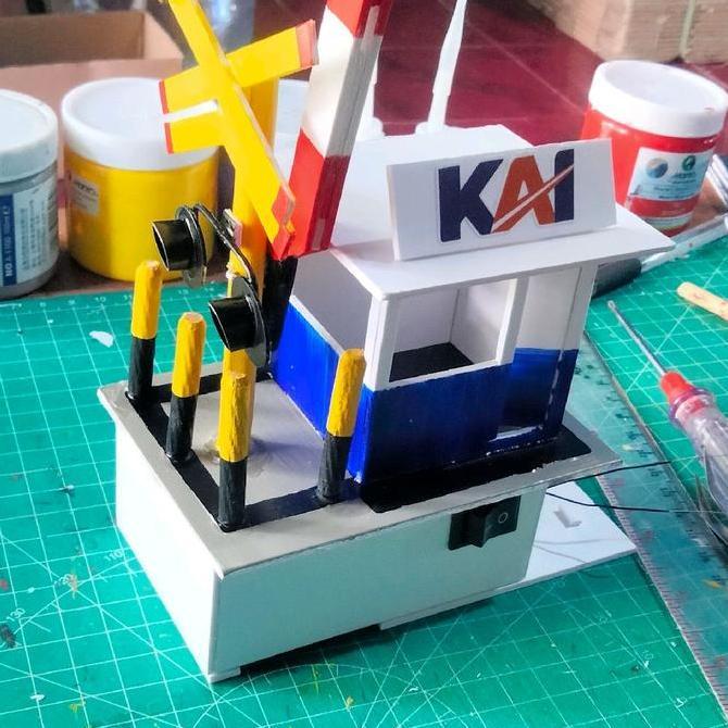 palang pintu kereta api mainan - miniatur palang pintu kereta api