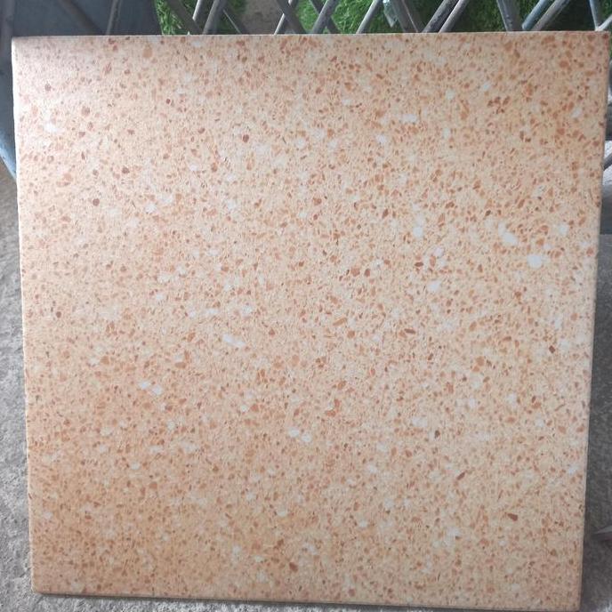 KERAMIK 40X40 TERASO CREAM MATT