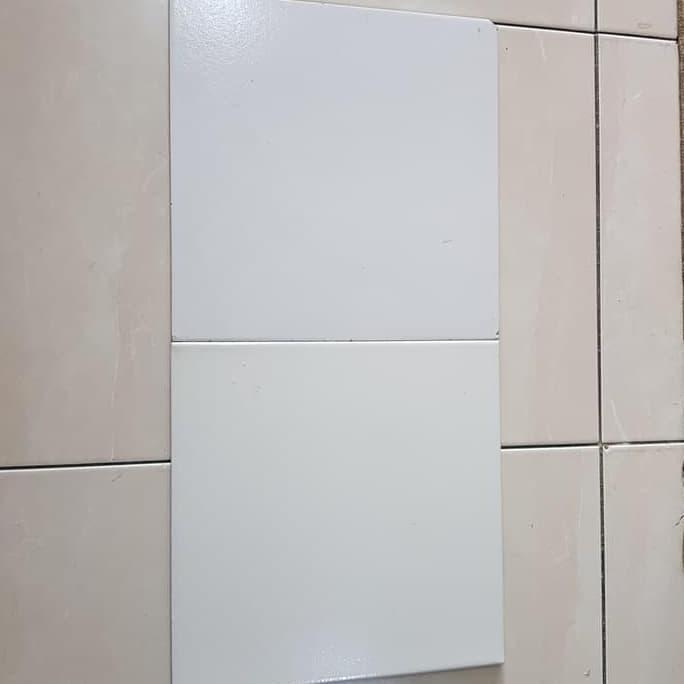keramik lantai putih mulia accura 30x30