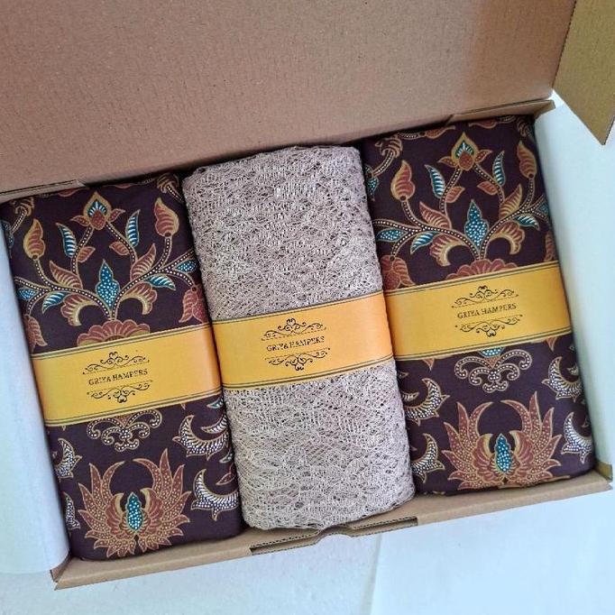 KADO NIKAHAN / KADO PERNIKAHAN KAIN BATIK SARIMBIT + BROKAT