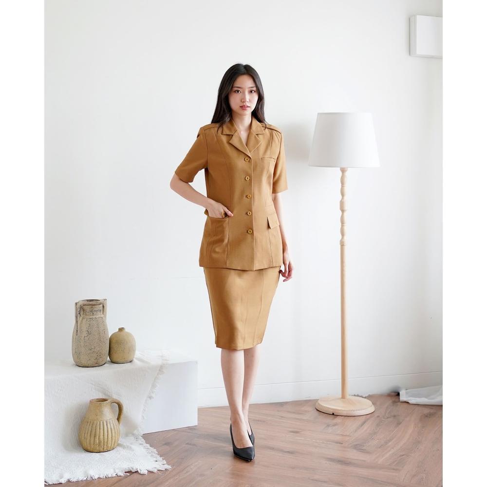 Tahan Lama  Blazer Seragam Wanita Lengan Pendek Kerah Jas Kantong 3 Set Celana Panjang / Rok Pendek 