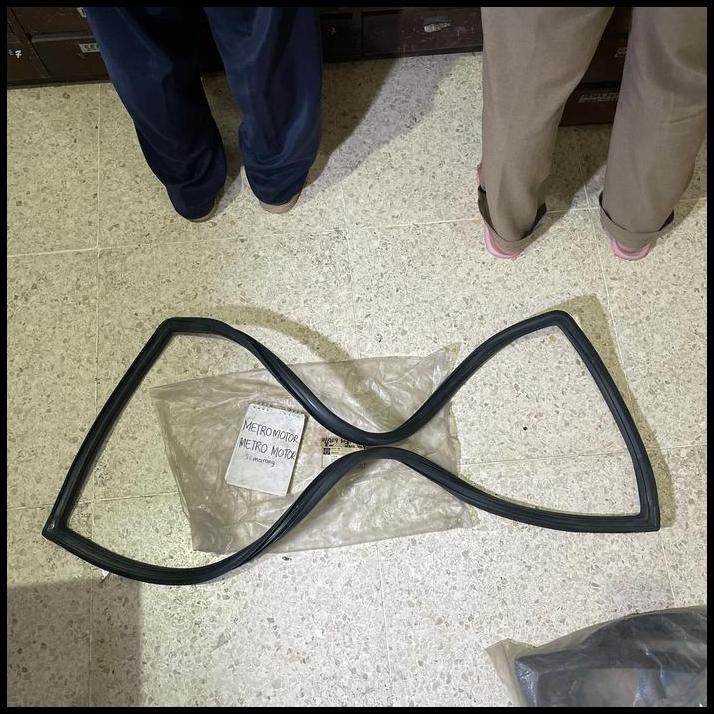 TERLARIS KARET KACA BELAKANG DATSUN 120Y 120 Y