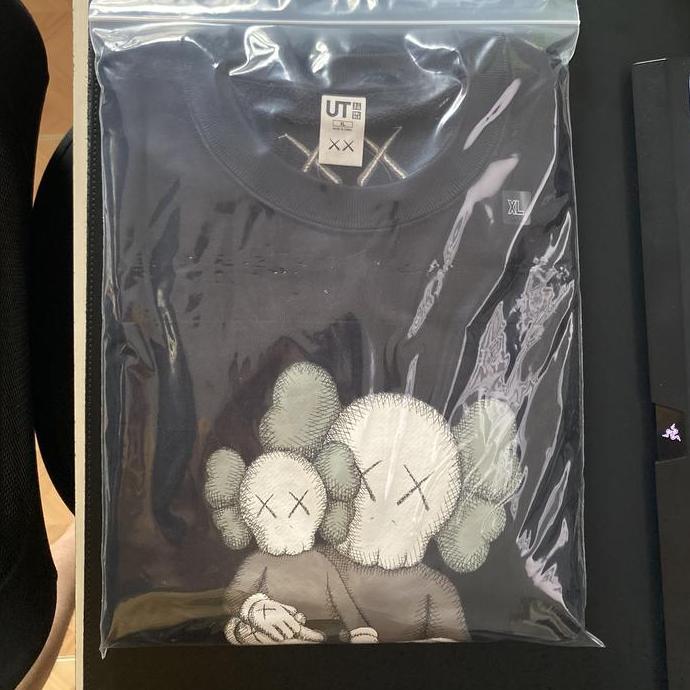 Uniqlo x KAWS Sweater (XL) Black