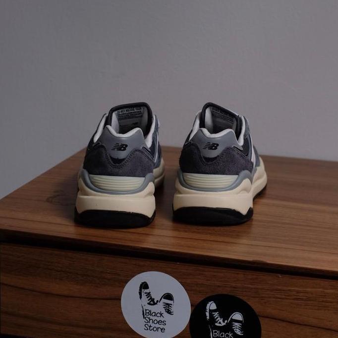 Sepatu New balance 5740 dark grey