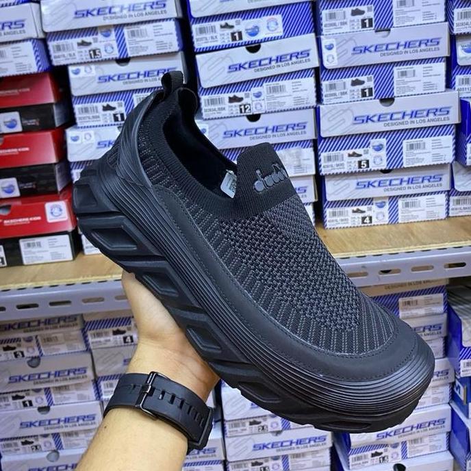 Diadora Sepatu Slipon Pria Naoki Orinal Hitam - Casual Shoes BNIB Kualitas Terjamin Size 39-44