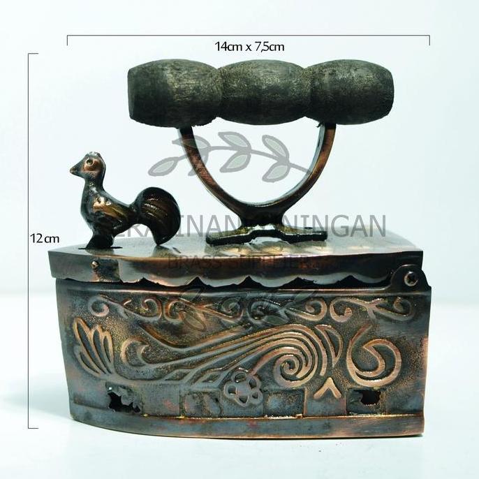 setrika ukir uap Pajangan miniatur asbak setrika kuno kuningan