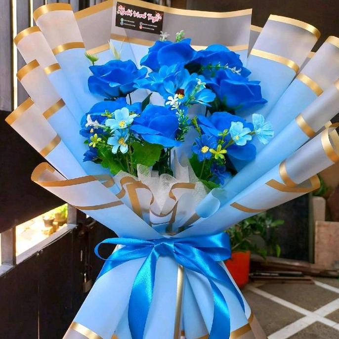 Flowandbe- Bucket Bunga Mawar Biru Artificial Size M