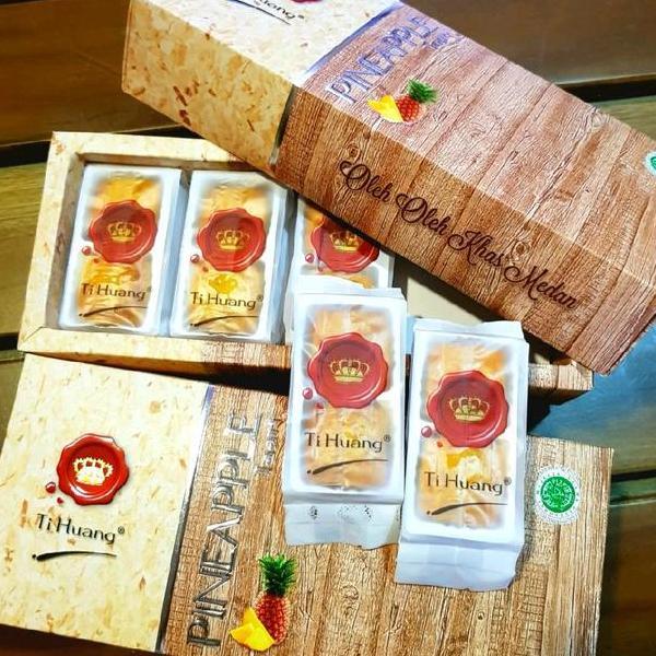 Ti Huang Taart Nastar Premium Quality Oleh Oleh Khas Medan Varian Pineapple Nastar Keju Varian Duria