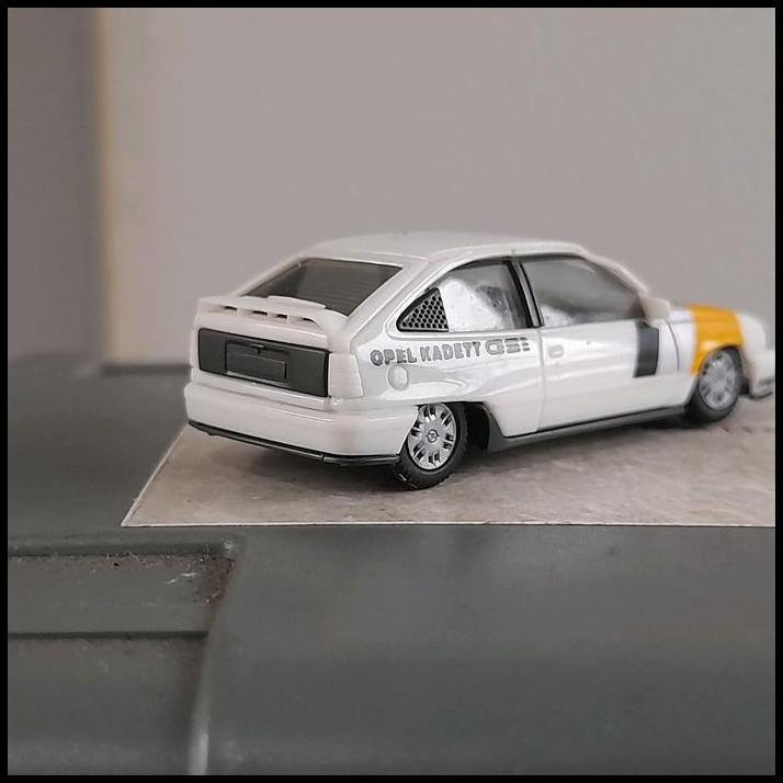 GRATIS ONGKIR HERPA SKALA 1:87 - OPEL KADETT PUTIH MODEL CELUP (HP107) 