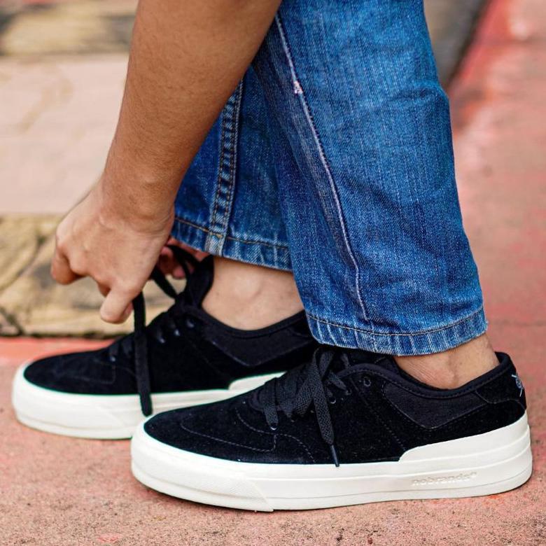 SEPATU NO BRANDS HYPOTALAMUS BW TALI (FULL SUEDE) ORIGINAL BNIB TERMURAH UNISEX Hyp0talamus