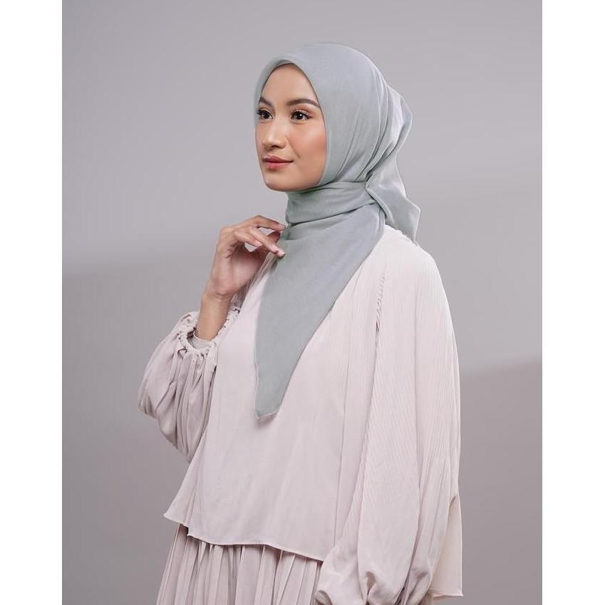 Plain Paris naPocut (Segi Empat) Jilbab Simple